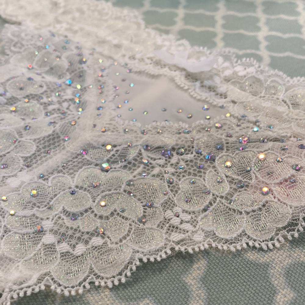 Vintage Victoria’s Secret Dream Angels White Shimmer Lace Rhinestone Thong L - Picture 2 of 10